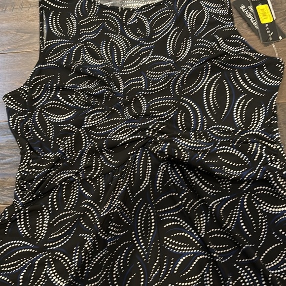 Investments Sleeveless,twisted waist detail,round neck,flare,stretch,dot print - Picture 9 of 12